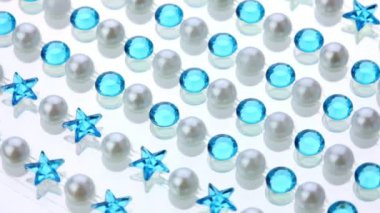 arka plan iplik parlak inci ve mavi rhinestones