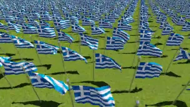 Многие флаги Греции машут на ветру в зеленом поле . — стоковое видео