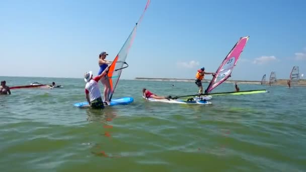 Festival Sportu Volného Času Banku Lidé Surfing Wind Slunečný Den — Stock video