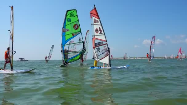 Festival Dello Sport Del Tempo Libero Bank Windsurfers Surf Wind — Video Stock