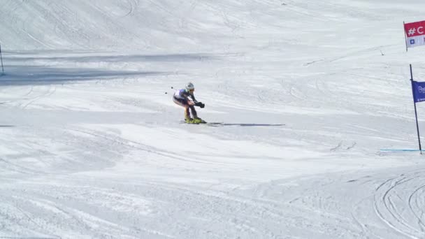 Novosibirsk Rusia Marzo 2018 Campeonato Siberia Esquí Slalom Jóvenes Esquiadores — Vídeo de stock