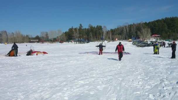 Novosibirsk Ryssland Mars 2018 River Festival Powered Skärmflygning Ppg Kvinna — Stockvideo