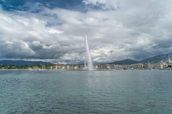 Главный Памятник Достопримечательность Женевы Jet Eau Water Jet Снятый Весной Стоковая Картинка