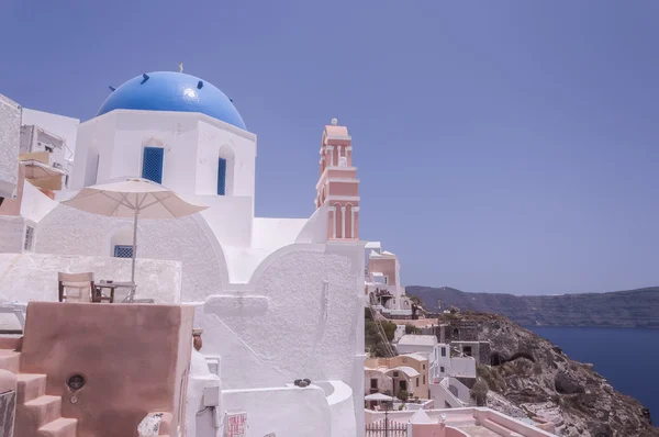 Santorini-sziget Oia kék kupolás templom — Stock Fotó