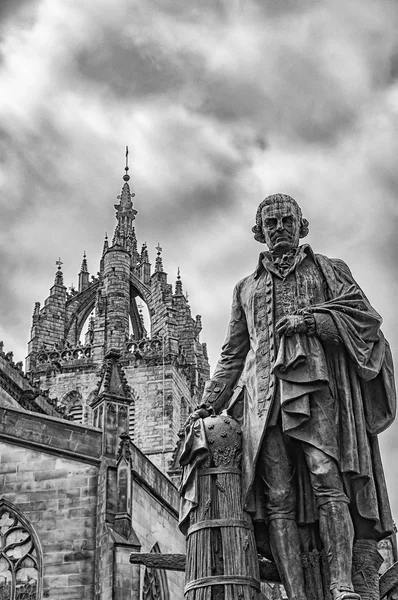 Edinburgh standbeeld van Adam Smith — Stockfoto