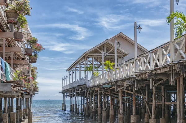 Hua Hin Beach Encroaching Restaurant Pier — Stockfoto