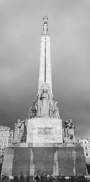 Monumento alla libertà di Riga Monocromatico — Foto Stock