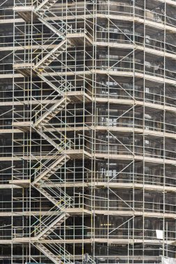 Bina çevresindeki iskele