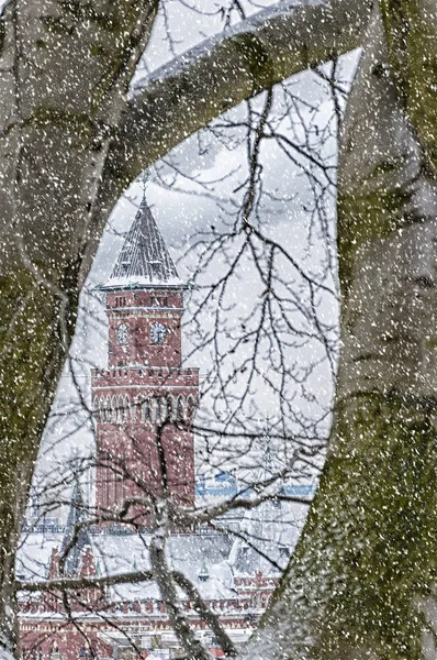 Ayuntamiento de Helsingborg nevando — Foto de Stock