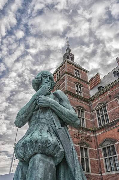 Helsingor Train Station Statue — Stock Photo, Image