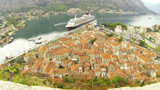 Bahía de Kotor y casco antiguo — Vídeo de stock