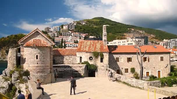 Budva Old Town insanlarda hızlandırdı — Stok video