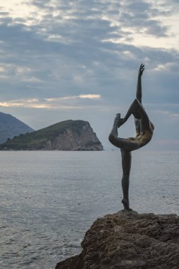 Budva küçük jimnastikçi heykel