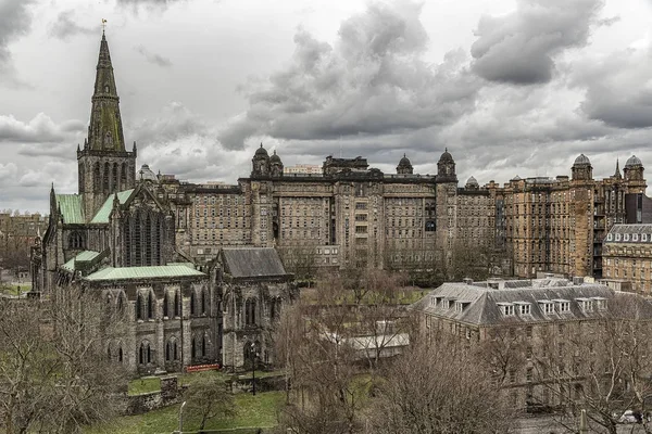 Katedra w Glasgow i Victoria Infirmary — Zdjęcie stockowe