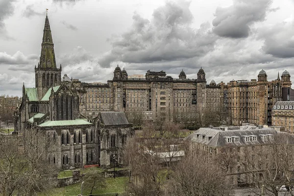 Glasgow Cathedral och Victoria Infirmary Stockbild