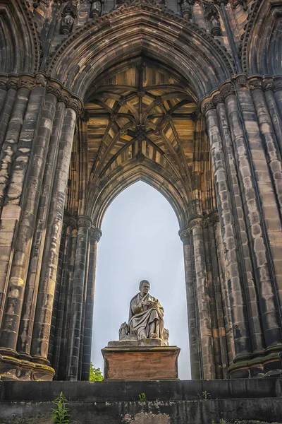 Edinburgh efendim Walter Scott anıt