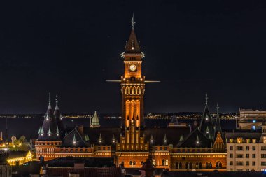 Gece vakti Helsingborg Belediye Binası