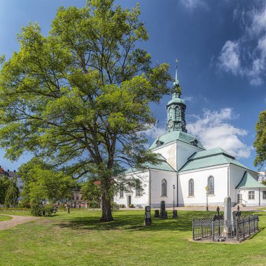 Karlshamn Karl Gustavs Kilisesi ve Ağacı