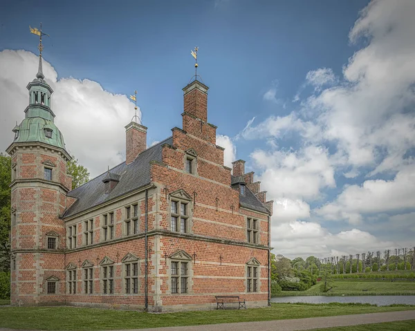 Frederiksborg城堡浴场右侧 — 图库照片