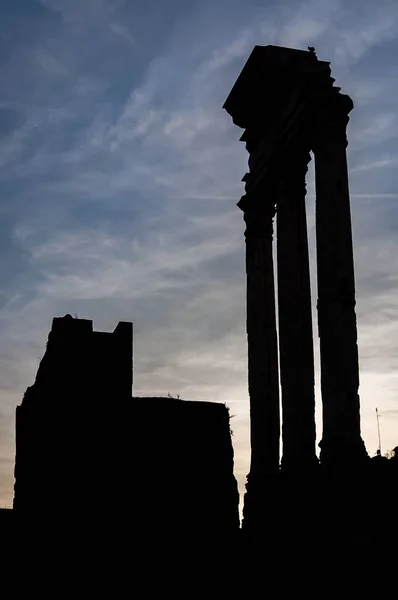 Rom tempel Castor og Pollux i Silhouette - Stock-foto