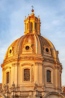 Roma Santa Maria di Loreto Kubbesi Yaklaş
