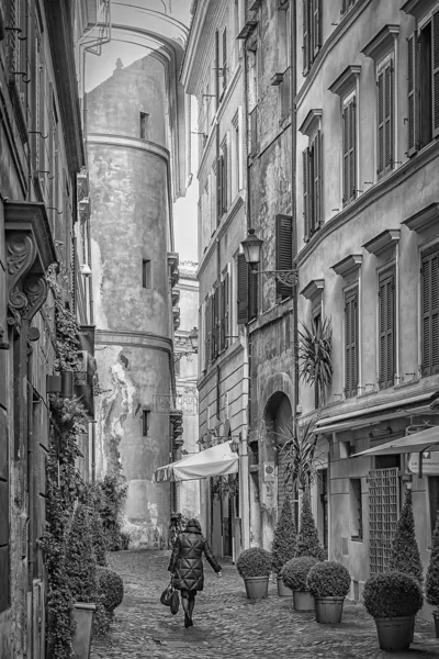 Римская узкая задняя улица — стоковое фото