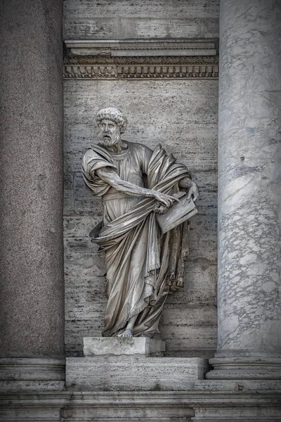 Róma Porta Del Popolo apostol szobra — Stock Fotó