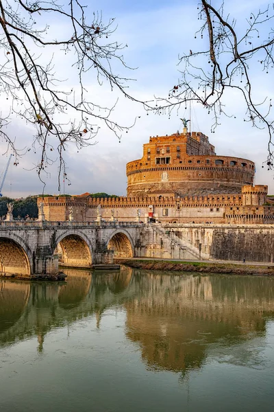 Roma Castel Sant Angelo con Reflexión — Foto de Stock