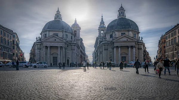 Roma Piazza Del Popolo Igrejas gêmeas — Fotografia de Stock