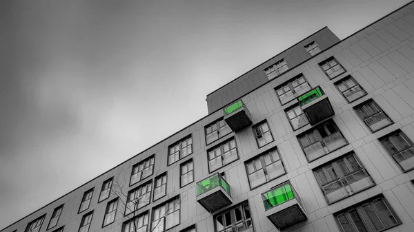Абстрактное Фоновое Изображение Окон Многоквартирном Доме Городе Избирательным Цветом Балконах — стоковое фото