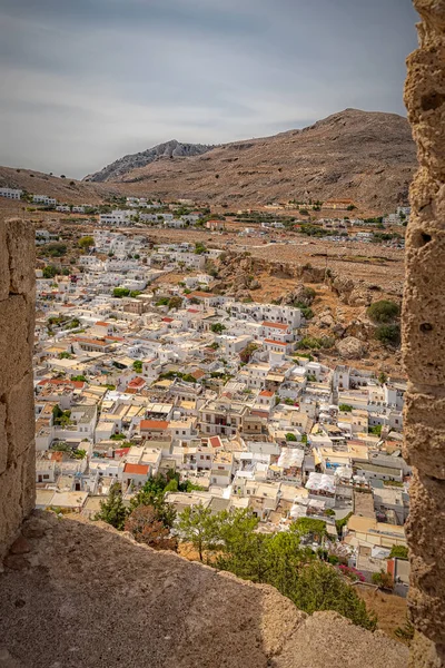 Widok Lindos Wsi Staro Ytnego Akropolu Greckiej Wyspie Rodos — Zdjęcie stockowe