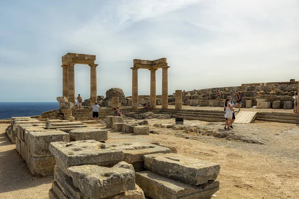 Lindos Řecko Říjen 2018 Někteří Turisté Akropoli Lindos Řeckém Ostrově — Stock fotografie