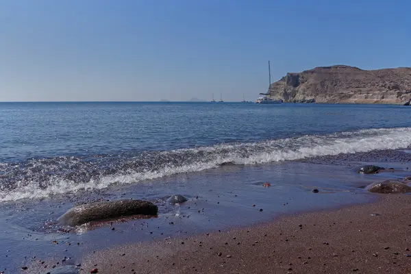Ege Denizi ve Red Beach Santorini üzerinde