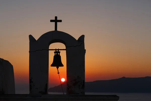 Vista al atardecer a través del campanario —  Fotos de Stock