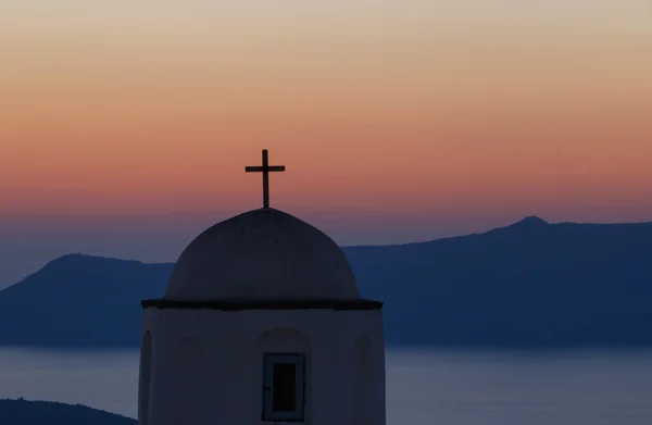Kościół na Santorini o zachodzie słońca — Zdjęcie stockowe