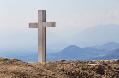 Kutsal teslis Manastırı'çapraz