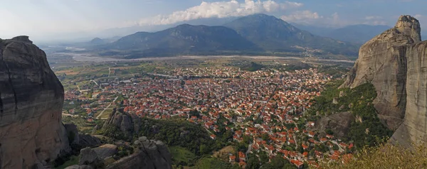 Vista panoramica sulla città di Kalabaka a Meteora — Foto Stock