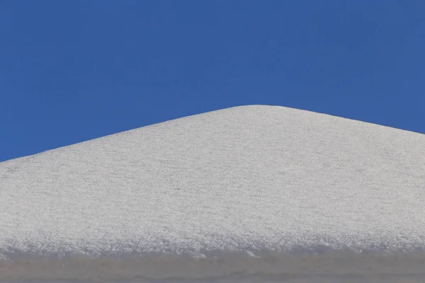 Heap of snow on roof — Stock Photo, Image