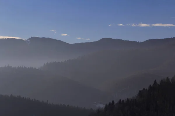 Montañas de los Cárpatos en invierno — Foto de Stock