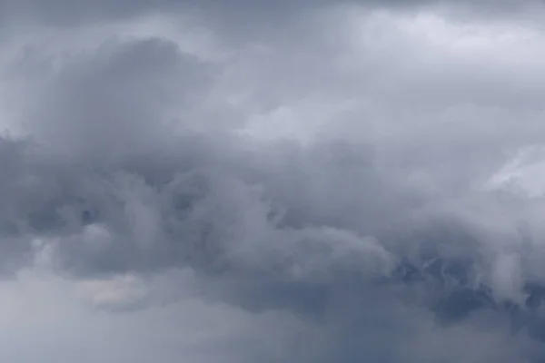 Regn moln i en himmel — Stockfoto