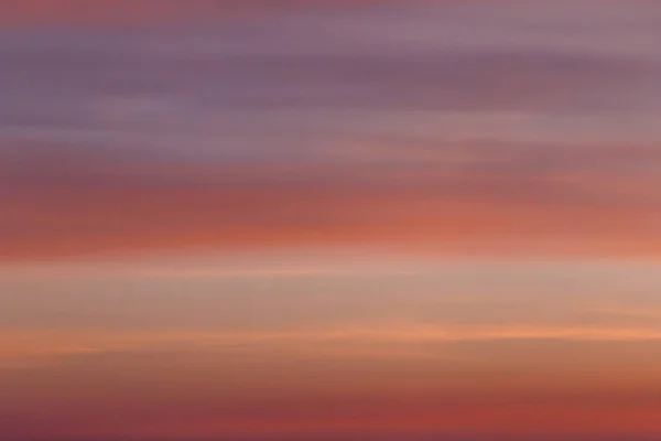 Wolken am Himmel bei Sonnenaufgang — Stockfoto