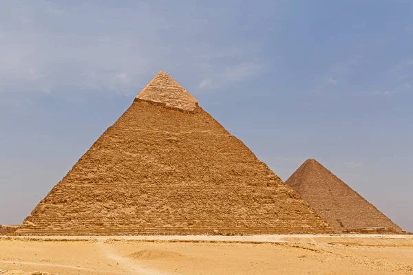 Khafre ve Khufu Piramitleri — Stok fotoğraf