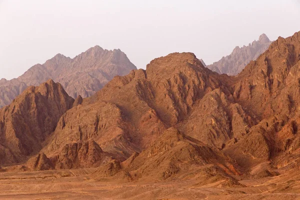 Chaîne de montagnes sur la péninsule du Sinaï — Photo