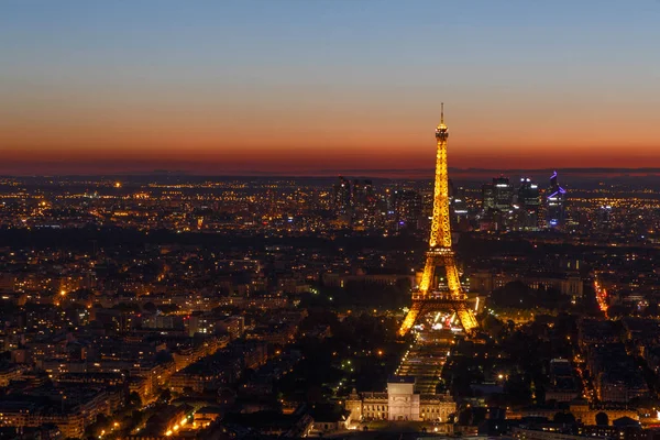 Zicht van Parijs bij zonsondergang — Stockfoto