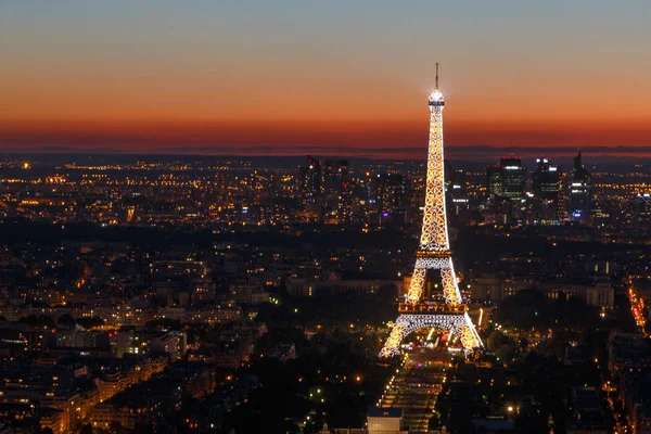 Paris, Frankrijk - 25 juni 2017: uitzicht op de Eiffeltoren — Stockfoto