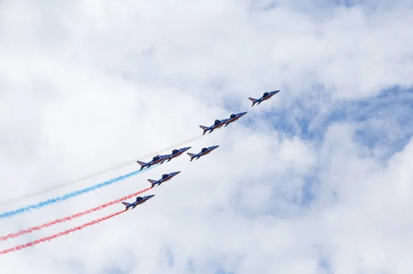 LE BOURGET, FRANCE - 25 juin 2017 : La Patrouille Acrobatique de France fait drapeau français — Photo