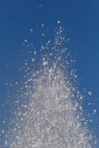 Salpicadura de agua en la fuente — Foto de Stock