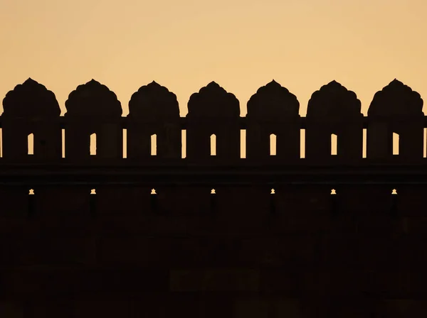 Silhouet Van Muur Van Rode Fort Delhi Tegen Rijzende Zon — Stockfoto