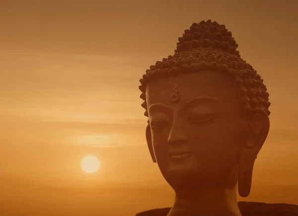Perto Estatueta Buda Contra Pôr Sol — Fotografia de Stock