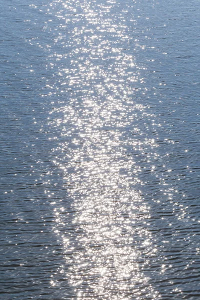 Vista Sul Bagliore Del Sole Sulla Superficie Dell Acqua — Foto Stock